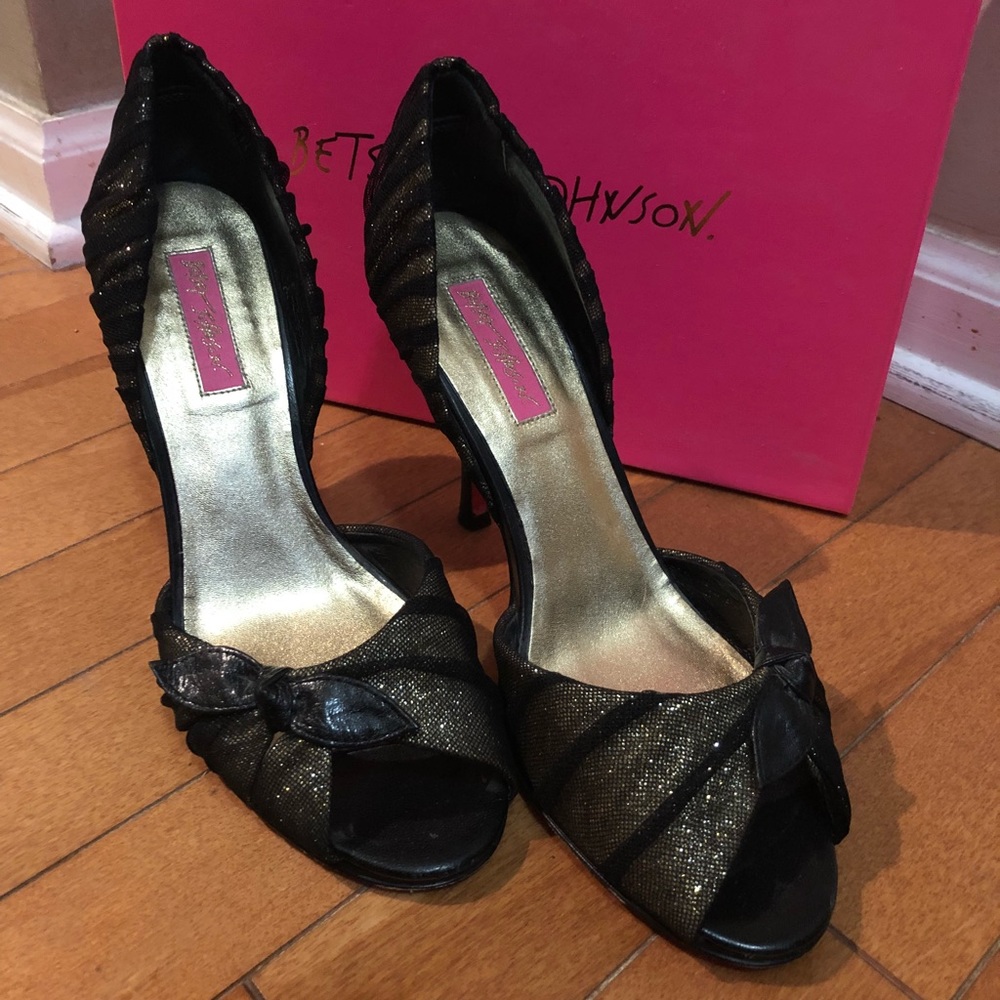 Stunning REAL Betsey Johnson gold and black heals!